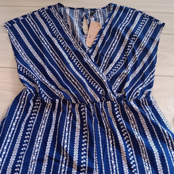 Women Plus Size Floral Print Belted Romper - Picture 9 of 16